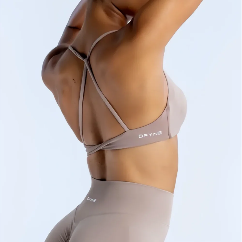 Seamless Twist Back Yoga Bra – Medium Support Fitness Crop Top